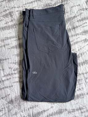 Alo Yoga Men's Day & Night Performance Pants Grey 33R